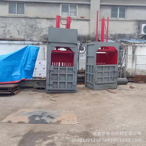 废料新生，空间倍增 多用途立式打包机与开箱机详解